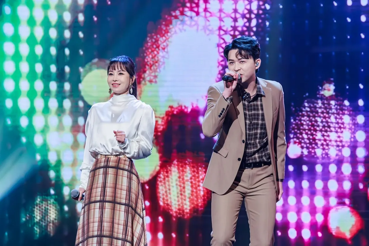 杜忻恬（左）、李子森合唱。中天電視提供