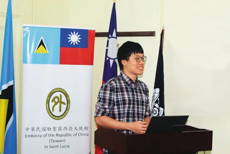 台大學霸林睿庠服役期間外派邦交國聖露西亞擔任外交替代役男，竟私下透過毒品暗網販毒大賺逾30億元，2024年5月在美國被逮。翻攝國發會臉書