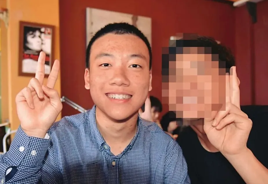 林睿庠（左）是台大資管系畢業的學霸。翻攝臉書