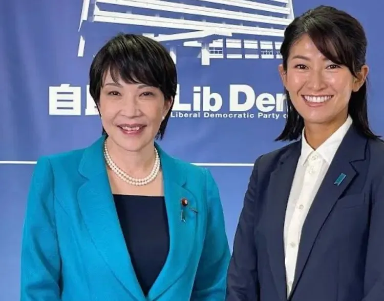 高市早苗（左）任命森下千里（右）擔任環境大臣政務官。翻攝自X