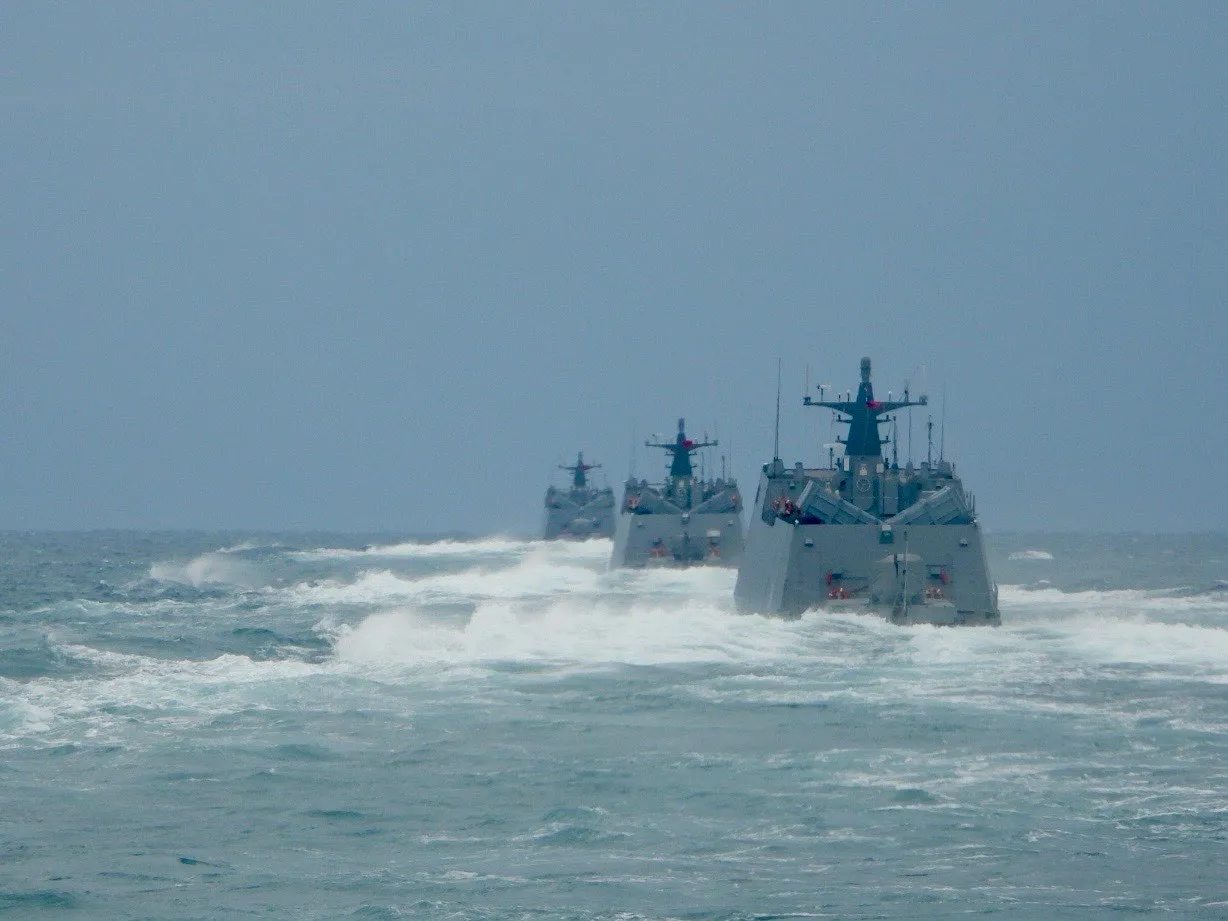 洩密疑慮！海軍垃圾扔海裡　驚見艦長職章、官兵個資