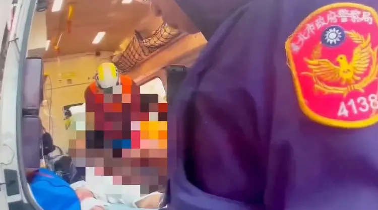 蕭姓負責人送醫。翻攝畫面