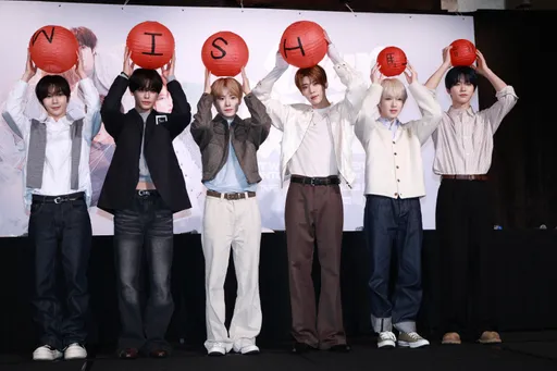 NCT WISH很懂狂撩「對你暈船」！訪台舉燈籠慶元宵腹肌見客