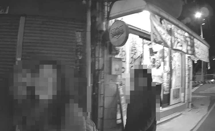 員警趕到彩券行，發現是民眾刮中大獎申請護鈔。民眾提供