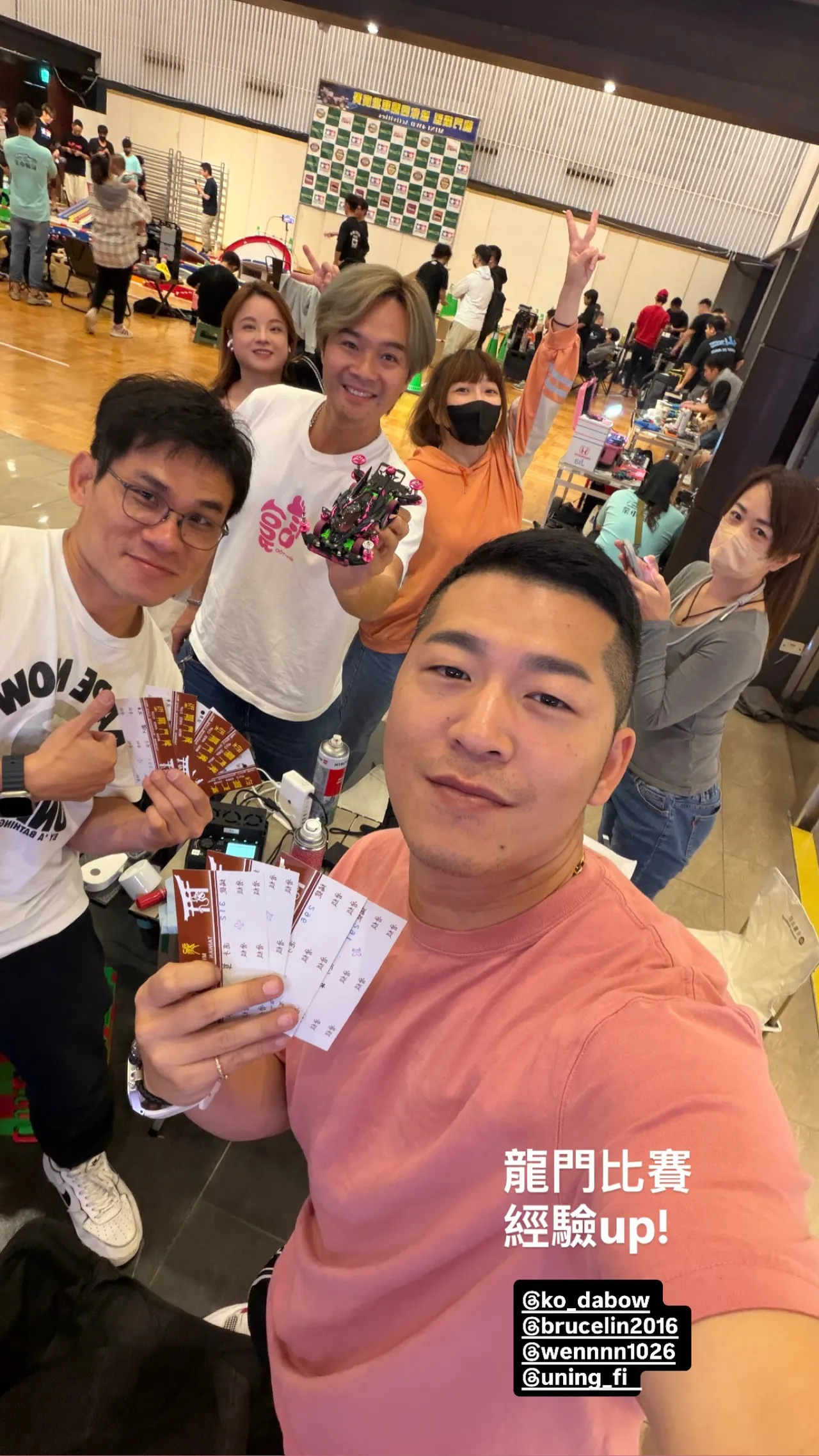 草爺（右下）也擁有30台四驅車。三川娛樂提供