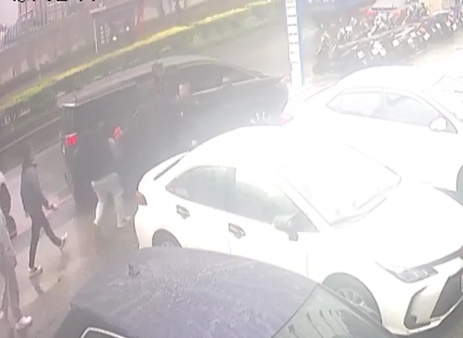 債務糾紛，1家3口當街遭擄。翻攝畫面