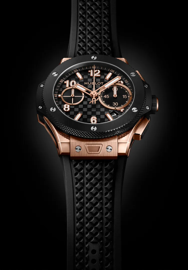 柾國佩戴的Hublot BIG BANG ORIGINAL UNICO皇金陶瓷計時碼錶，117萬3000元。品牌提供