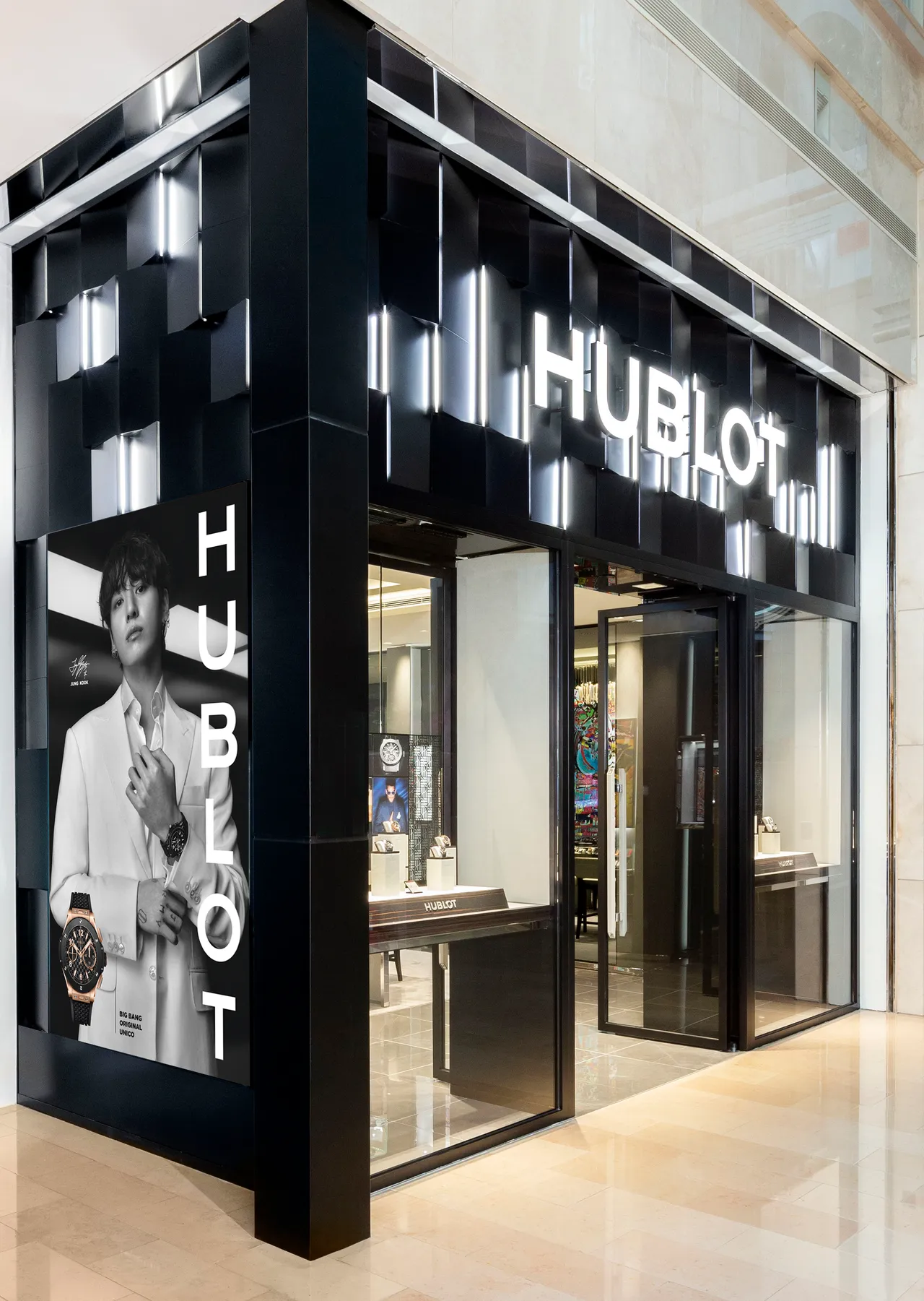 全台首座形象燈箱2/13起於台北101 Hublot專賣店登場。品牌提供