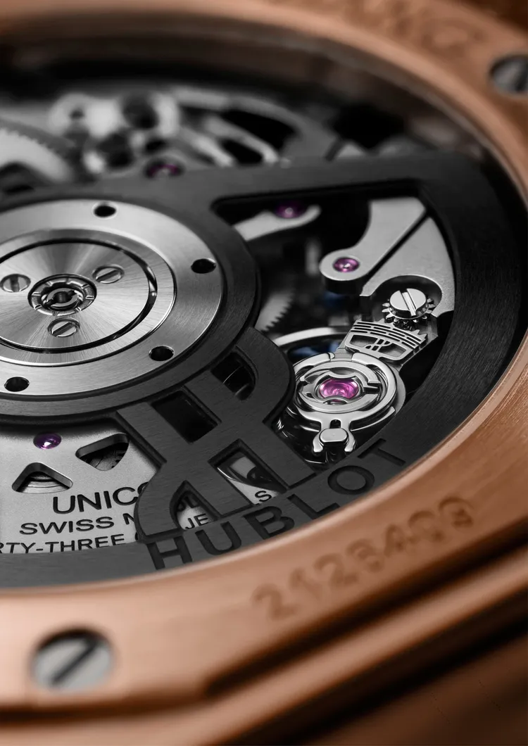 Hublot BIG BANG ORIGINAL UNICO皇金陶瓷計時碼錶，117萬3000元。品牌提供