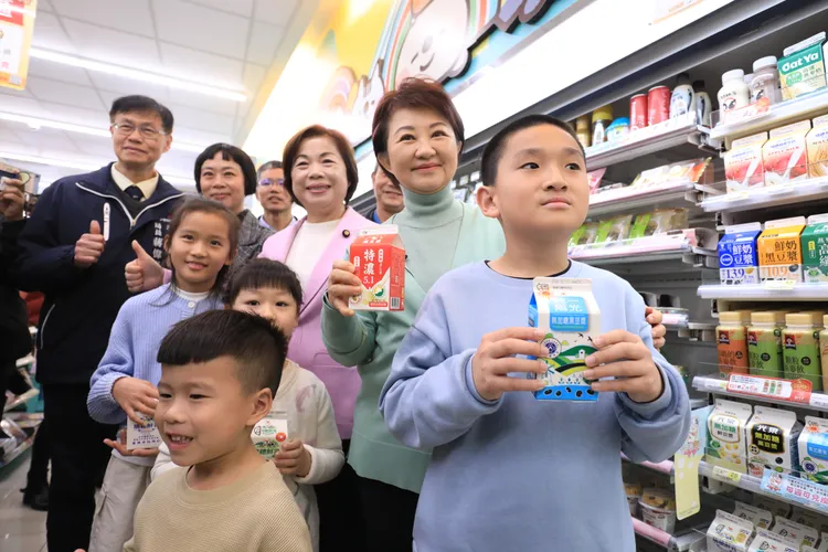 「台中有鈣讚計畫」除私立國小學童未能得到補助外，其餘包括公立國小及公私立幼兒園學童，全市共有24萬名學童受惠。市府提供