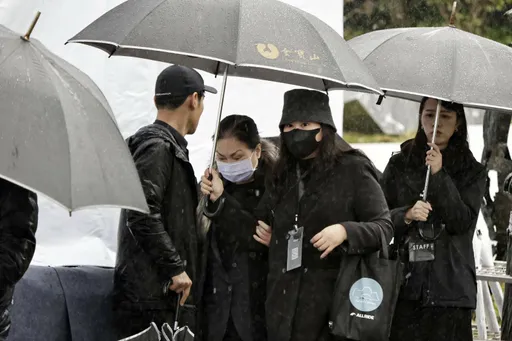 大S離世週年！S媽低調抵達墓園　保全護行全面戒備