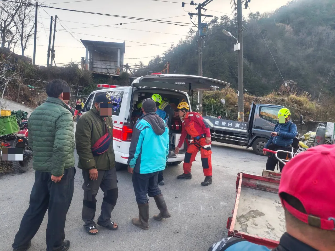 傷者送醫治療。民眾提供