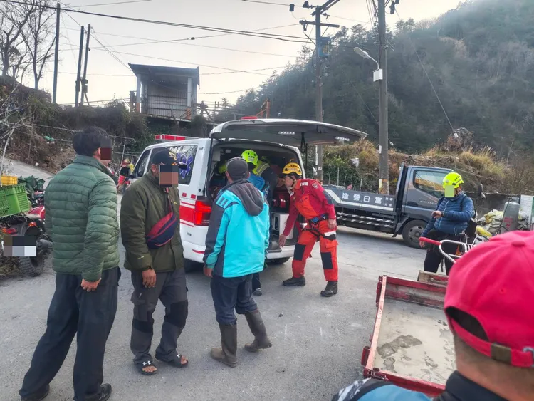 傷者送醫治療。民眾提供