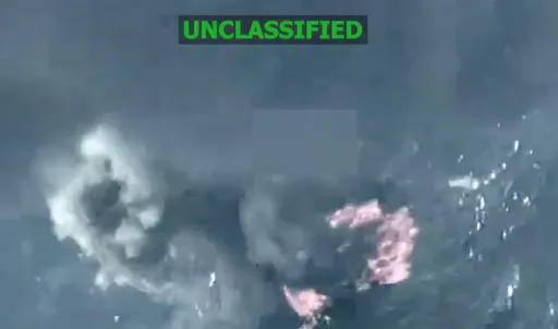 1日3炸影片曝光！美軍空襲3艘疑似運毒船　造成11人喪生