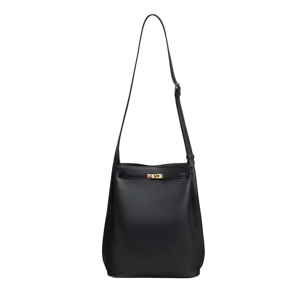 Kelly Hobo 肩背包，Chéri小牛皮材質，39萬9000元。品牌提供