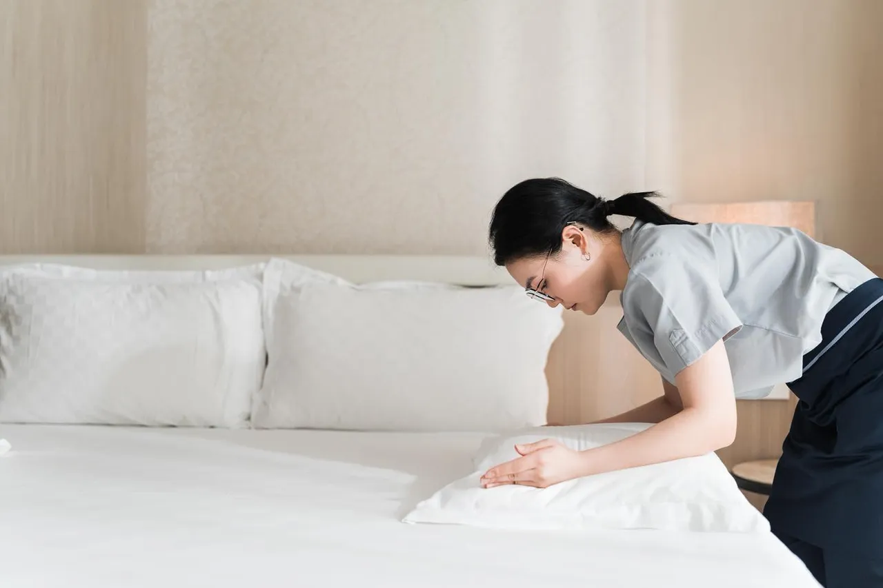 房務員示意圖。翻攝自老爺酒店臉書