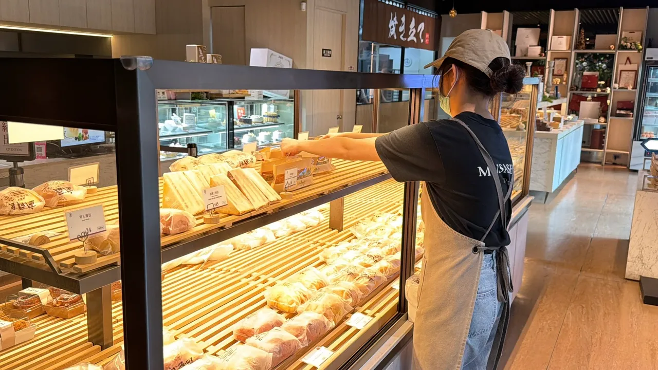 武藏野の洋菓子目前包含門市服務、流水線或麵包師傅，至少都缺3至5人以上。曾佳俊攝