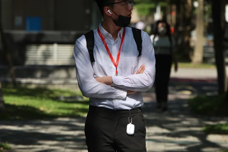 年輕人並非不能吃苦，而是世代觀念差距的問題。圖為勞工示意圖，資料照