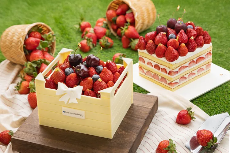 館內咖啡廳推出情人節新品蛋糕。高雄日航酒店提供