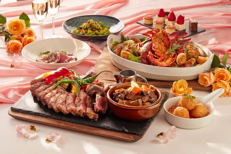 入住專案可免費吃館內餐廳價值近5000元的雙人半自助式海陸餐。寒舍艾麗提供