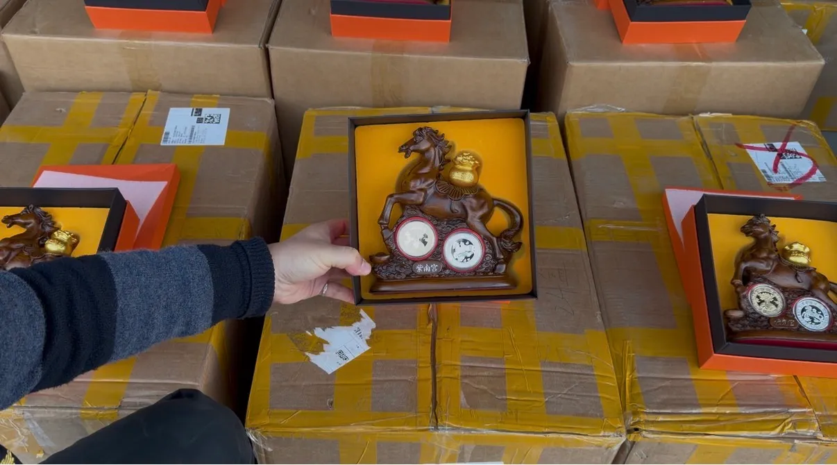 假幣套以每組800元至1050元價格在網路販售。民眾提供