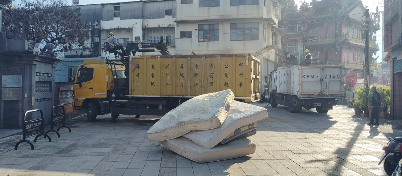 屏東市清潔隊已將垃圾清運走。蔣月惠提供