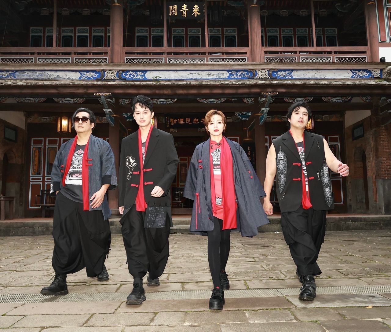 王瞳披新戰袍「方口獅」上身氣場太強!許願開演唱會