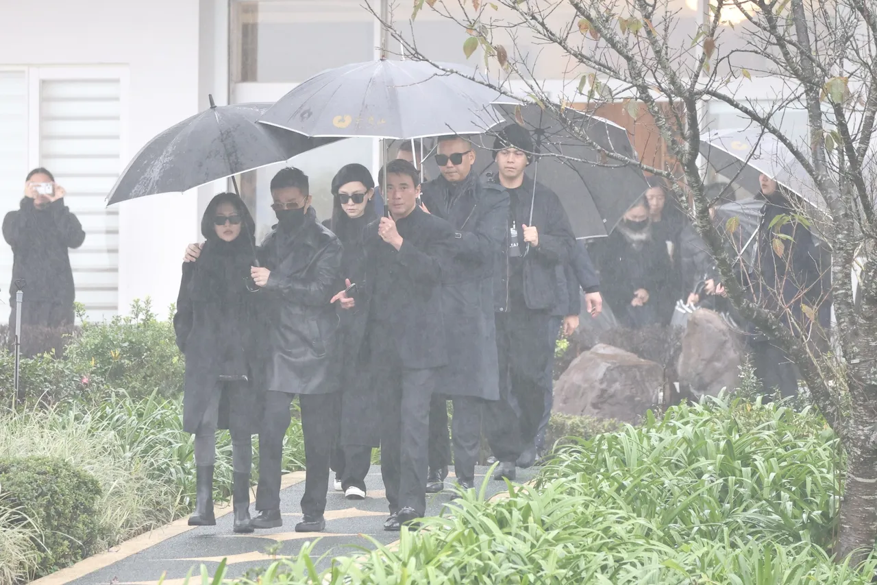 小S夫妻、黑范夫妻一同現身。特勤中心攝