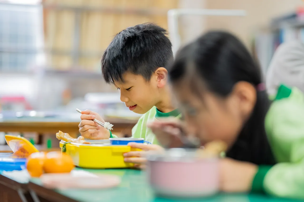 學生營養午餐。桃園市府提供