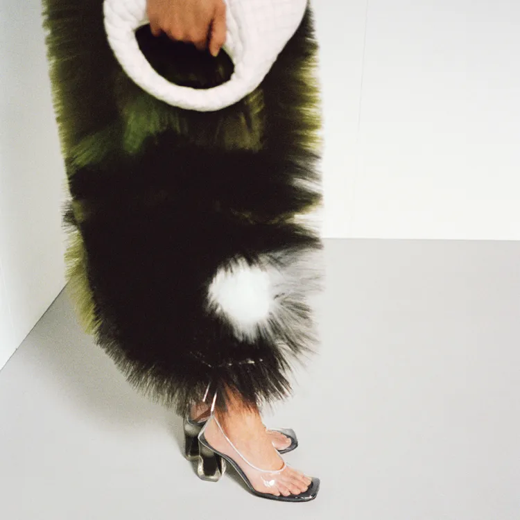 BOTTEGA VENETA推出全新Veneta系列包款。品牌提供