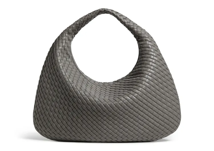 Maxi Veneta包款。品牌提供