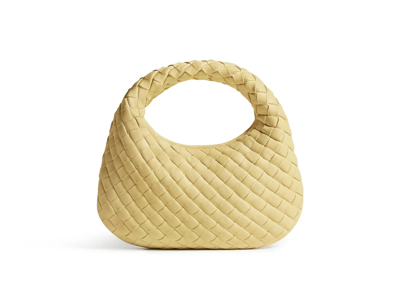 Baby Veneta包款。品牌提供