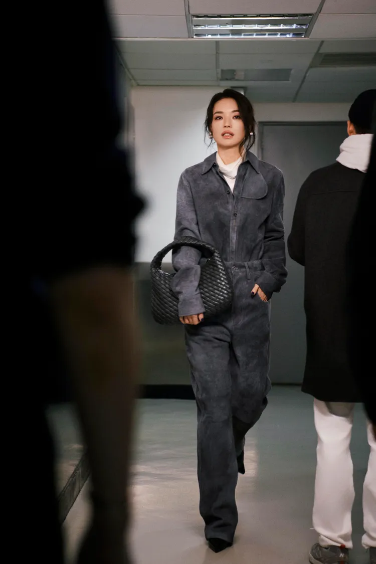 舒淇演繹Veneta系列包款。品牌提供