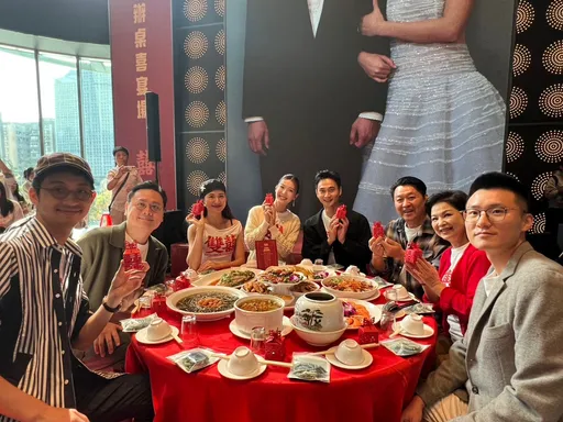 劉冠廷影城舉辦婚宴　席開28桌逐桌敬酒