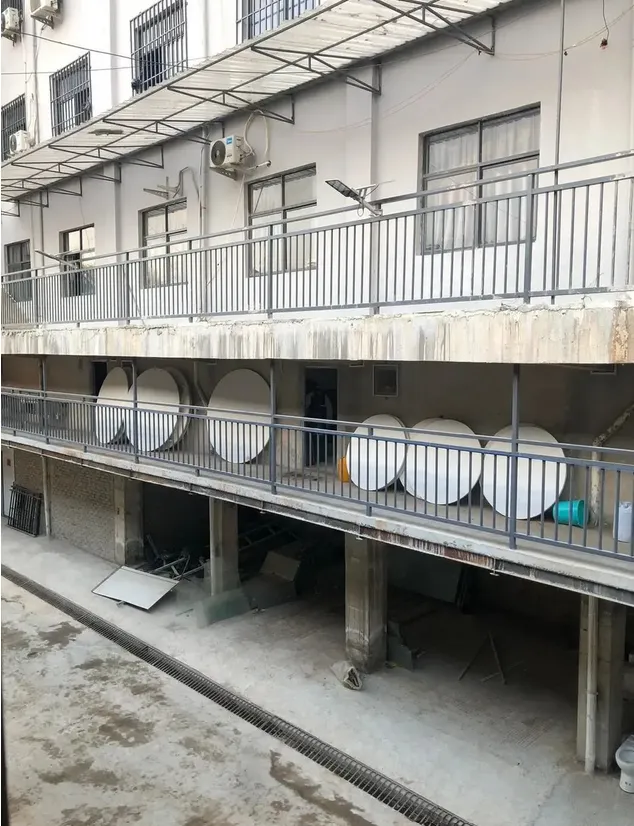 青松園區建物外裝有監視器。翻攝紅星新聞