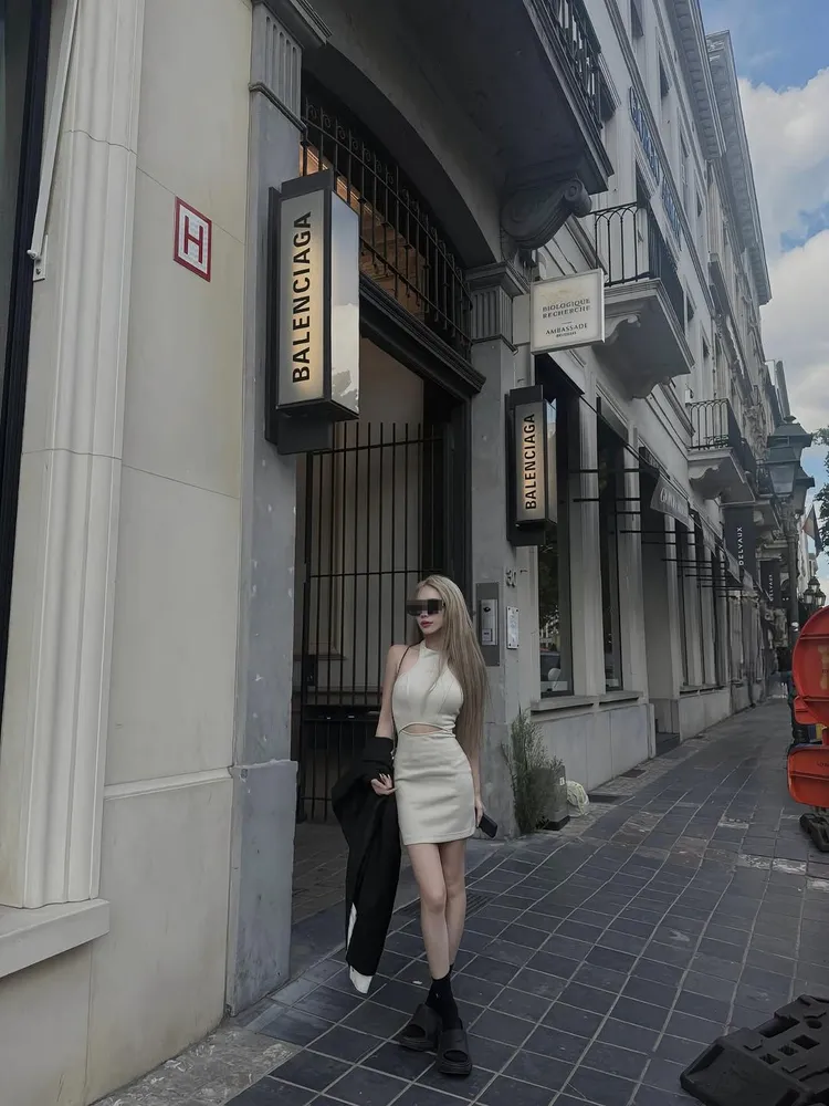 潘女經常在社群秀出國外旅遊的畫面。翻攝潘女IG