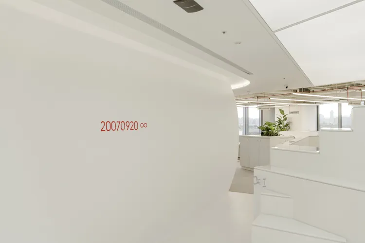 貳樓好日空間蛋殼製造日，代表著貳樓的第一天以及期待走到的地方。業者提供