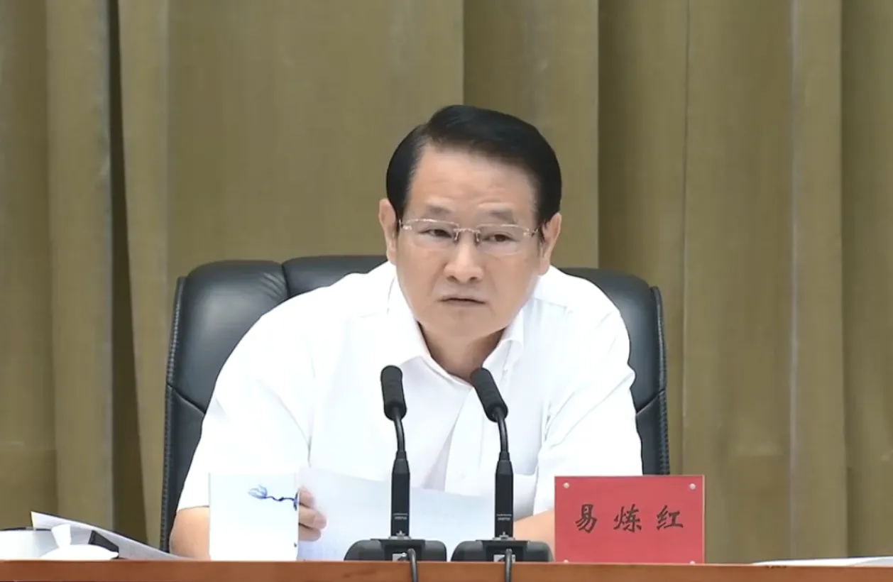 易煉紅位居要職，家人也利用他的官位圖利。翻攝微博
