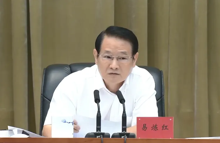 易煉紅位居要職，家人也利用他的官位圖利。翻攝微博