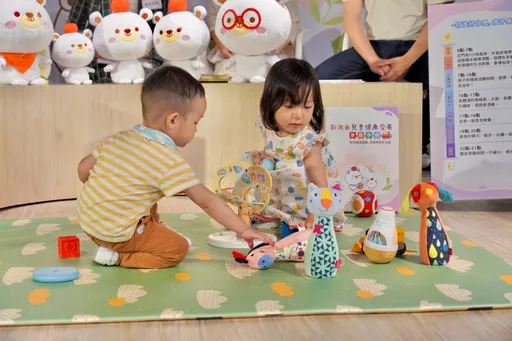 全台首創！北市爸媽「日減1小時工時」　補助8成工資