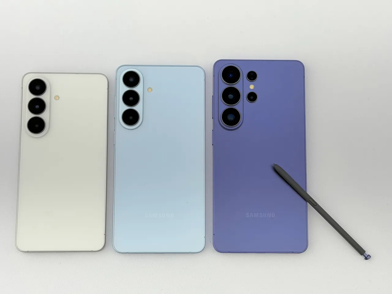 由左至右分別為6.3吋S26、6.7吋S26+與6.9吋S26 Ultra。趙筱文攝