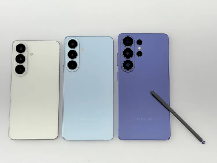 由左至右分別為6.3吋S26、6.7吋S26+與6.9吋S26 Ultra。趙筱文攝