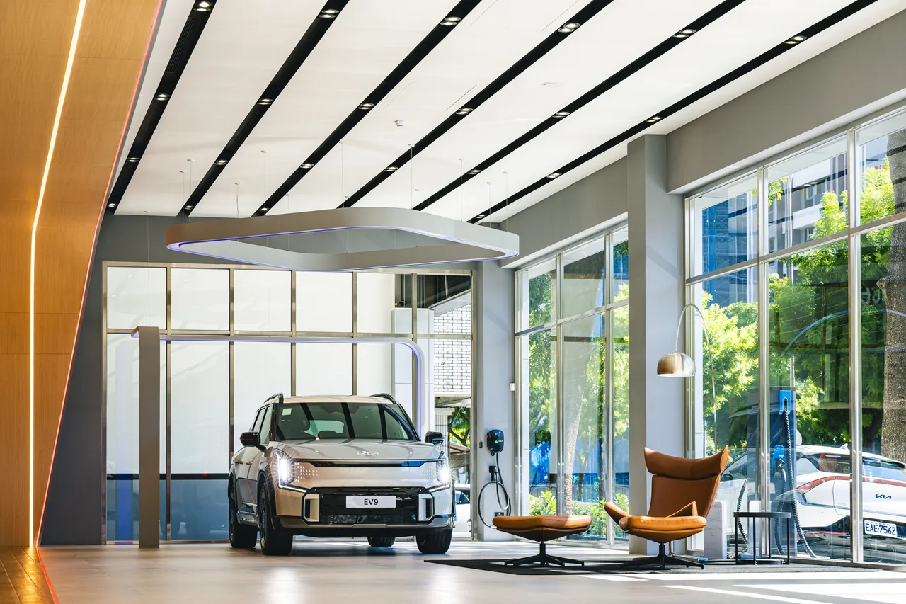 Kia旗下5款拿下最高安全評級「2025 TOP SAFETY PICK+ (TSP+)」殊榮，2025 EV9更在每一項適用的耐撞性和防撞測試中均獲得最高「良好」（Good）評級。業者提供