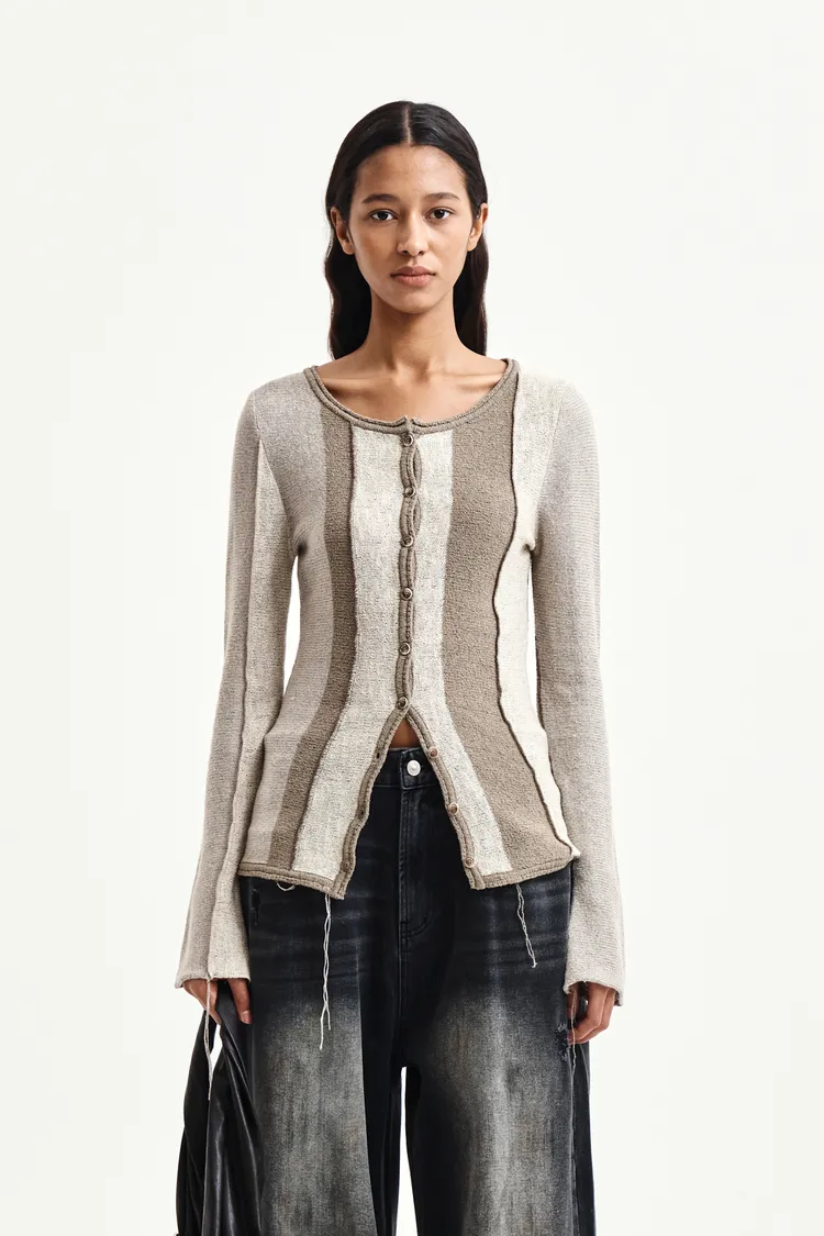 Matin Kim撞色拼接修身針織上衣，5090元。品牌提供