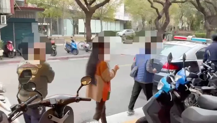 警方將負責人、賭客等13人送辦。翻攝畫面