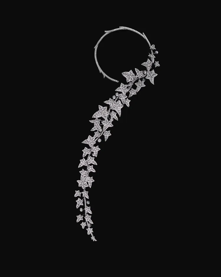 The Untamed鋪鑽項鍊，白金材質，工時2600小時。品牌提供