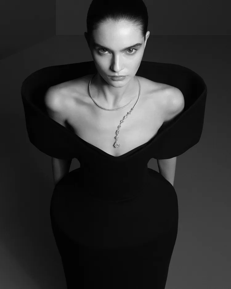 The Spark鋪鑽項鍊，白金材質，主石為5.01克拉風箏形鑽石，工時323小時。品牌提供