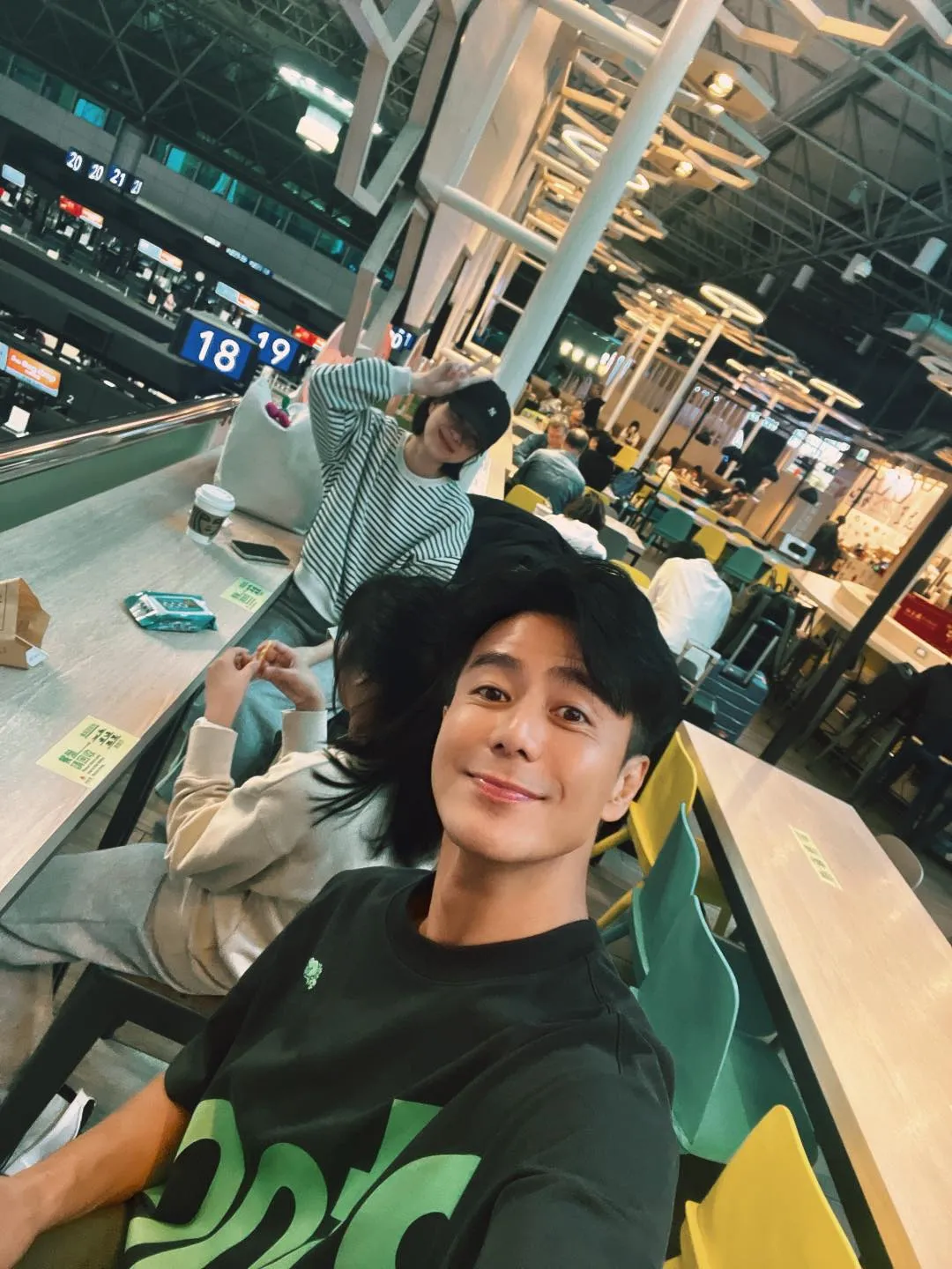 郭彥均妻女隨行。翻攝郭彥均臉書