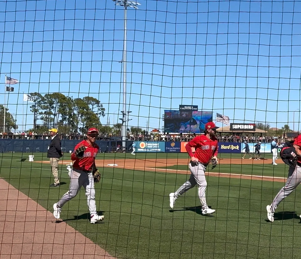 鄭宗哲向籃籃揮手。籃籃提供