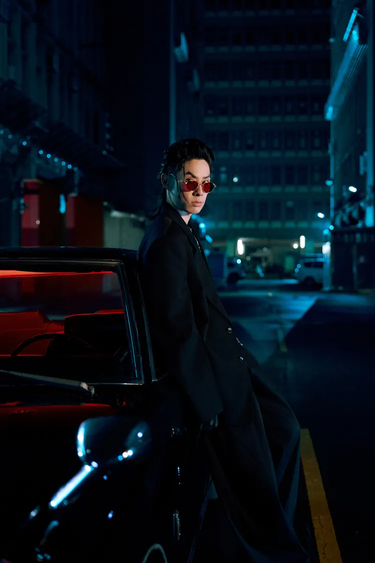 吳建豪親自操刀MV造型與細節。相信音樂提供